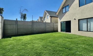 Casa de 3 dormitorios en arriendo en condominio en Chicureo