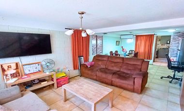 Casa en venta c/ estacionamiento en Metro Pudahuel