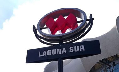 Casa en venta c/ estacionamiento en Metro Pudahuel