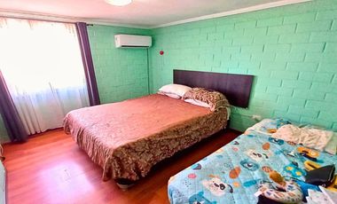 Casa en venta c/ estacionamiento en Metro Pudahuel