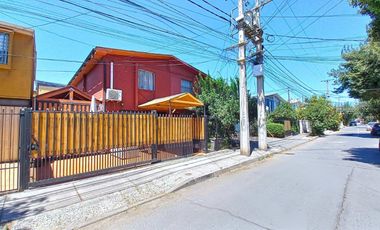 Casa en venta c/ estacionamiento en Metro Pudahuel
