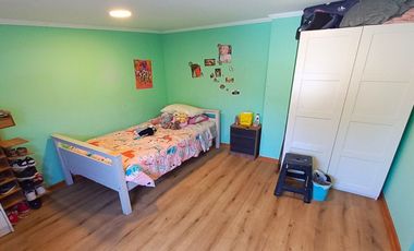 Casa en venta c/ estacionamiento en Metro Pudahuel