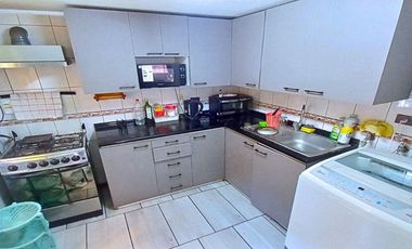 Casa en venta c/ estacionamiento en Metro Pudahuel
