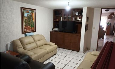 CASA MUY CÓMODA CON BUENOS ESPACIOS