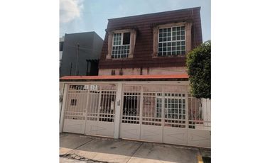 CASA MUY CÓMODA CON BUENOS ESPACIOS