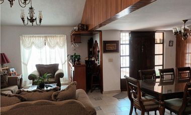CASA MUY CÓMODA CON BUENOS ESPACIOS