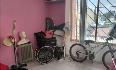 CÓMODA Y AMPLIA CASITA DE DOS NIVELES