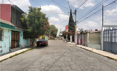 CÓMODA Y AMPLIA CASITA DE DOS NIVELES