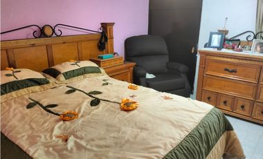 CÓMODA Y AMPLIA CASITA DE DOS NIVELES
