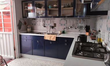 CÓMODA Y AMPLIA CASITA DE DOS NIVELES