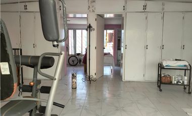 CÓMODA Y AMPLIA CASITA DE DOS NIVELES