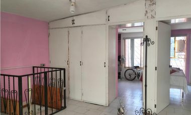 CÓMODA Y AMPLIA CASITA DE DOS NIVELES