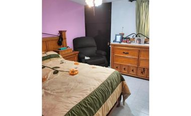 CÓMODA Y AMPLIA CASITA DE DOS NIVELES