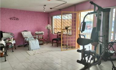 CÓMODA Y AMPLIA CASITA DE DOS NIVELES