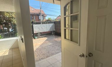 ARRIENDO HERMOSA  CASA EN ALTOS DE QUILICURA DE 3 PISOS