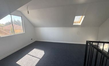 ARRIENDO HERMOSA  CASA EN ALTOS DE QUILICURA DE 3 PISOS