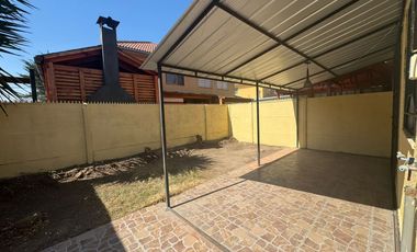 ARRIENDO HERMOSA  CASA EN ALTOS DE QUILICURA DE 3 PISOS