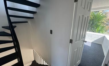 ARRIENDO HERMOSA  CASA EN ALTOS DE QUILICURA DE 3 PISOS