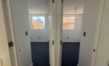 ARRIENDO HERMOSA  CASA EN ALTOS DE QUILICURA DE 3 PISOS