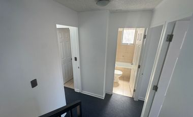 ARRIENDO HERMOSA  CASA EN ALTOS DE QUILICURA DE 3 PISOS