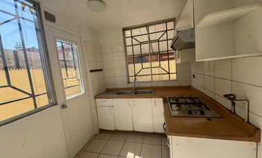 ARRIENDO HERMOSA  CASA EN ALTOS DE QUILICURA DE 3 PISOS