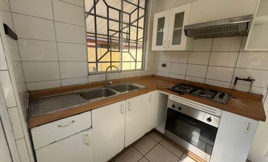 ARRIENDO HERMOSA  CASA EN ALTOS DE QUILICURA DE 3 PISOS