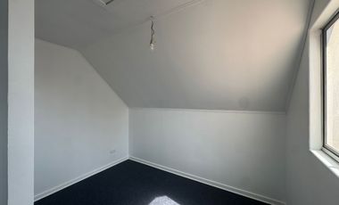 ARRIENDO HERMOSA  CASA EN ALTOS DE QUILICURA DE 3 PISOS