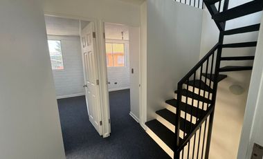 ARRIENDO HERMOSA  CASA EN ALTOS DE QUILICURA DE 3 PISOS