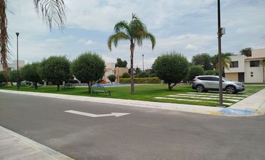 Estrena casa de 4 recámaras en Puerta Real, estudio, rec. planta baja.