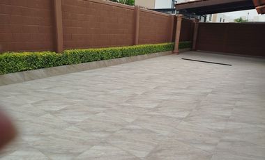 Estrena casa de 4 recámaras en Puerta Real, estudio, rec. planta baja.