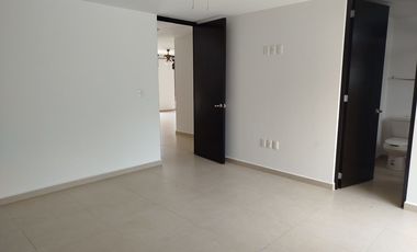 Estrena casa de 4 recámaras en Puerta Real, estudio, rec. planta baja.