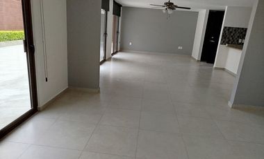 Estrena casa de 4 recámaras en Puerta Real, estudio, rec. planta baja.