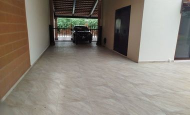 Estrena casa de 4 recámaras en Puerta Real, estudio, rec. planta baja.