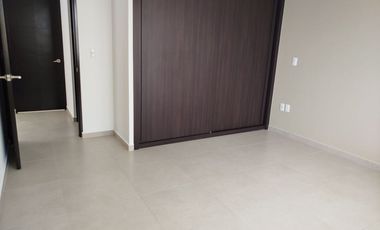 Estrena casa de 4 recámaras en Puerta Real, estudio, rec. planta baja.