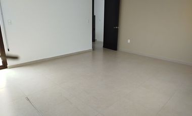 Estrena casa de 4 recámaras en Puerta Real, estudio, rec. planta baja.