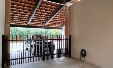 Estrena casa de 4 recámaras en Puerta Real, estudio, rec. planta baja.