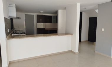 Estrena casa de 4 recámaras en Puerta Real, estudio, rec. planta baja.