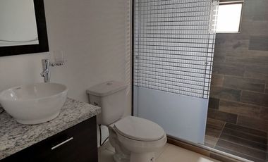 Estrena casa de 4 recámaras en Puerta Real, estudio, rec. planta baja.