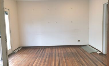 RESTAURANTE / ENTRE SN MARTÍN Y LIBERTAD / 6 ESTACIONAMIENTO