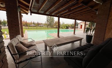 Gran casa en exclusivo condominio cerca de Curicó