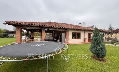 Gran casa en exclusivo condominio cerca de Curicó