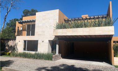 CASA EN RENTA, AVNDARO