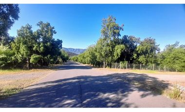 ¡Casa Amoblada en Paine con Vista a la laguna