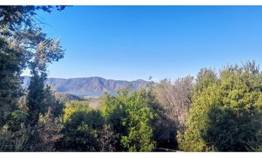¡Casa Amoblada en Paine con Vista a la laguna