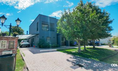 VENTA CASA CAMPO GRANDE - PILAR