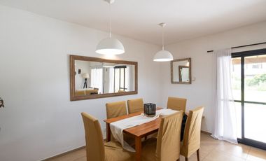 VENTA CASA 5 AMBIENTES - ROBLE JOVEN PILAR