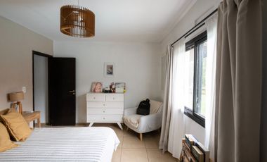VENTA CASA 5 AMBIENTES - ROBLE JOVEN PILAR