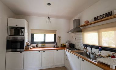 VENTA CASA 5 AMBIENTES - ROBLE JOVEN PILAR