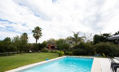 VENTA CASA 5 AMBIENTES - ROBLE JOVEN PILAR