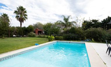 VENTA CASA 5 AMBIENTES - ROBLE JOVEN PILAR